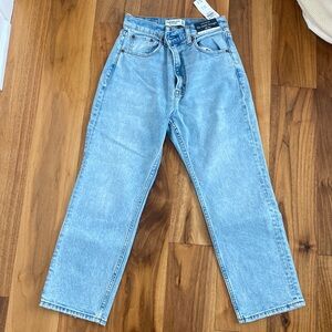 Abercrombie: ankle straight jean / size 26 XTRA short